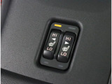 運転席、助手席にはシートヒーター機能を装備!電熱線を使用した暖房ですので、寒い季節や雨などで急に体が冷えてしまったとき等に便利で快適な機能です!