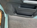 小物入れにもなるドリンクホルダー。