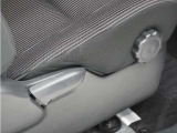 ◆シートハイトアジャスター◆運転席を上下に高さ調節ができます!運転ポジションを体格に合わせてシート調整できます。