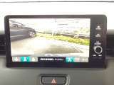 バックモニター付きで、車庫入れやバック時の後方確認をしっかりサポート。モニターに映し出される映像で死角も確認しやすく、狭い場所での駐車や後退時の操作をより安心して行えます。