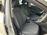 人間工学に基づいて設計されたシートは車のもっているドライビングフィールを存分にドライバーに伝えてくれるクオリティの高い仕上がりとなっています。