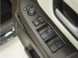 ◆パワーウィンドウスイッチ◆運転席から全席の窓の開閉操作を行うことが出来いつでも換気ができます!