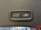 【パワーバックドア】スマートキーや運転席のボタンを押すだけでリアゲートが自動で開閉します!荷物を持っている時や、高い位置にあるバックドアを閉める際に便利な機能です。