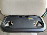 運転席シート背面には便利なパーソナルテーブルがございます。