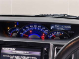 センターメーターで視線移動が少なく運転が可能なので、長距離運転や渋滞時でも疲れにくく設計されております
