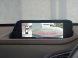 360度モニター搭載車ですので、低速時での不安を解消してくれます。この写真は右側はバックカメラですが、前進時にはフロントカメラにもなりますので歩行者や縁石なども確認することが可能です。