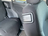 運転席から助手席シートを倒せるレバーです。後ろのお子様を見る時等に便利です。