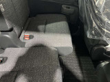 セカンドシートスライドで足元も十分な広さ