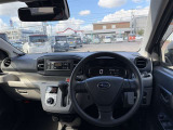 見通しのよいすっきりとした視界で、誰でも運転しやすいです。運転のしやすさは疲れにくさにも繋がりますよ♪