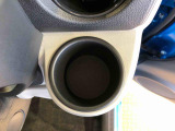 便利なドリンクホルダーが付いています。