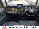 インパネはドライバーが運転しやすいように走行中の目線の動きを抑えた作りをしているそう。ドライバーの手が届きやすい位置に配置されたボタン関連もポイントです。運転に集中できる機能的なデザインが魅力的!