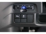 VSA装備=ブレーキ時の車輪ロックを防ぐABS、加速時などの車輪空転を防ぐ トラクションコントロールシステムに旋回時の横すべり抑制の3つの機能を トータルにコントロールします。