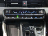 左右独立温度コントロールフルオートエアコンです。運転席、助手席それぞれで独立して温度設定ができます。冷え性の方が乗っても安心ですね♪