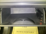 助手席の前にあるグローブボックスです。小物の収納に便利です。