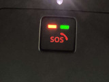 エアバッグ作動時や後突時、もしくは車内のSOSボタンを押した際に緊急通報オペレーターに連携し、救急・警察を手配します。更にオペレーターにも連携、お客様のご要望に応じてロードサービスの手配を行います。