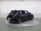 高級車の定番「ダブルウィッシュボーン式」のリヤサスペンションを採用。質感に優れた、心地よい乗車感を実現しています。