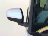 便利な電動格納ドアミラー付きです。