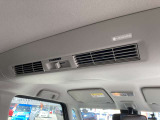 リヤシーリングファンで後席に空気を循環してエアコン効率を向上させます