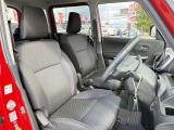 運転席シート廻りは使用感も少なく、良好な状態となっています。前オーナー様が丁寧に使っていたことがよくわかりますね。