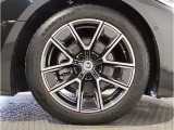 【BMWアロイホイル】軽量かつ強度に拘ったアロイホイル。走行性能ポテンシャルを引き出す設計。車の足元を引き締めてくれる大きなポイントはアロイホイルです。