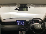 フロントガラスが大きく、ワイドな視界で運転もしやすくなるように設定されています。