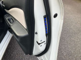 セキュリティセーフティパックの機能、セーフティイルミネーションは夜間も後方の車やバイク、自転車などへドアが開いている事を認識しやすくしてくれます。右側前後ドアに付いています。