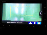 バックカメラの画像です。ガイドラインがスムースな車庫入れをサポートいたします。車庫入れの安心感がアップしますね。