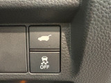 VSA(車両挙動安定化制御システム)を装備!カーブなどでの横滑りを抑えるとともに、加速時のタイヤの空転も抑制。滑りやすい路面などでクルマの安定した走行をサポートする心強い機能です。