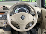 インテリアに合わせたデザインのステアリングは、運転される方のことも考え、運転しやすい形状、大きさです。是非一度、実際に触ってお確かめください。