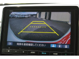 バックモニター付ですので、車庫入れも駐車もラクラクです。
