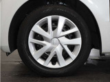 ◆純正ホイール装着車◆シンプルなデザインのホイールキャップ付きです。
