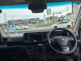 中古車をお選びいただく際に気になる走行距離や修復歴などに加えてキズ・凹みの有無・状態や消耗品の交換、今までの整備状況が &ldquo;ダイハツ認定中古車カルテ&rdquo;でわかります。