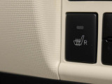 運転席と助手席にはシートヒーターも付いています!