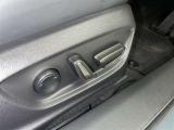 パワーシート搭載。微妙な調整が手軽にでき、ピッタリのポジションで運転することが可能です。