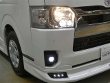 LEDヘッドライトです。デザイン性がよくとても明るいので、夜間の走行や悪天候でも安心です。しかも長寿命!