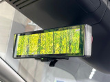 【デジタルインナーミラー】後席の大きな荷物や同乗者で後方が確認しづらい時でも安心!カメラが撮影した車両後方の映像をルームミラー内に表示。クリアな視界で状況の確認が可能です!