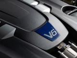 マセラティの100年の歴史が詰まった、3リッターV6ツインターボエンジン 430馬力(カタログ値)。是非店頭でその走りやエギゾーストを、肌で、耳でご体感ください。