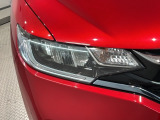 LEDヘッドライトは、点灯の瞬間から最大光量を発揮し、突然暗くなるトンネルなどでの安定感を高めます。
