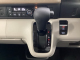 運転席周辺のスマートなレイアウトが、操作のしやすさを実現。快適なドライブをサポートします。