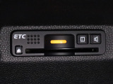 装備されているビルトインタイプのホンダ純正ETC車載器です。セットアップしてからご納車致します。ETCカードを差し込めば高速道路の出入り口ゲートを楽々通過出来ます。