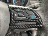 【プロパイロット】高速道路のロングドライブをアシスト。アクセル・ブレーキを制御し前方車との車間距離を保ち、ハンドル操作を制御アシストし走行車線を維持します。