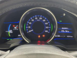 【メーターまわり】ドライバーから見やすい位置にあって安全運転に寄与します。メーターも見やすくてシンプルなデザインになっております。