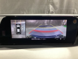 360度モニターは、4つのカメラによる前後左右・俯瞰映像でドライバーからは見えない領域の危険認知をサポート!全周囲の死角を減らし、狭い駐車場や幅寄せ、T字路の進入などの運転の安心感を高めます!