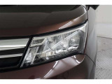 <LEDヘッドライト>白く明るい光で夜間走行の安心を高め、低消費電力で低燃費にも貢献します。バルブ寿命も長いので安心ですね!