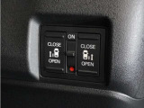 ◆両側電動スライドドア◆狭い駐車場でも乗り降りが楽々♪お子様が隣の車にドアを当ててしまう心配もございません!小さなお子様連れの方もこれで安心。