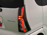 精悍なカスタム専用デザインのLEDリヤコンビネーションランプ(LEDストップランプ)で省電力・長寿命化を実現。