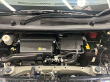 エンジンルームもクリーニング済みできれいですよ。日産の整備士がしっかりと丁寧に点検していますので安心してお乗りいただけます