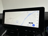純正ナビを装備。タッチパネル式で使いやすく、お出かけもラクラクです。