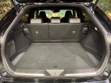 普段のお買い物や通勤、送迎等に十分な荷室スペースを確保しております。セカンドシートを倒すと、大きな荷物の積載も可能です♪