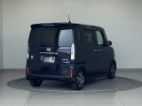 バックカメラが付いているのでバックでの車庫入れも安心です。
